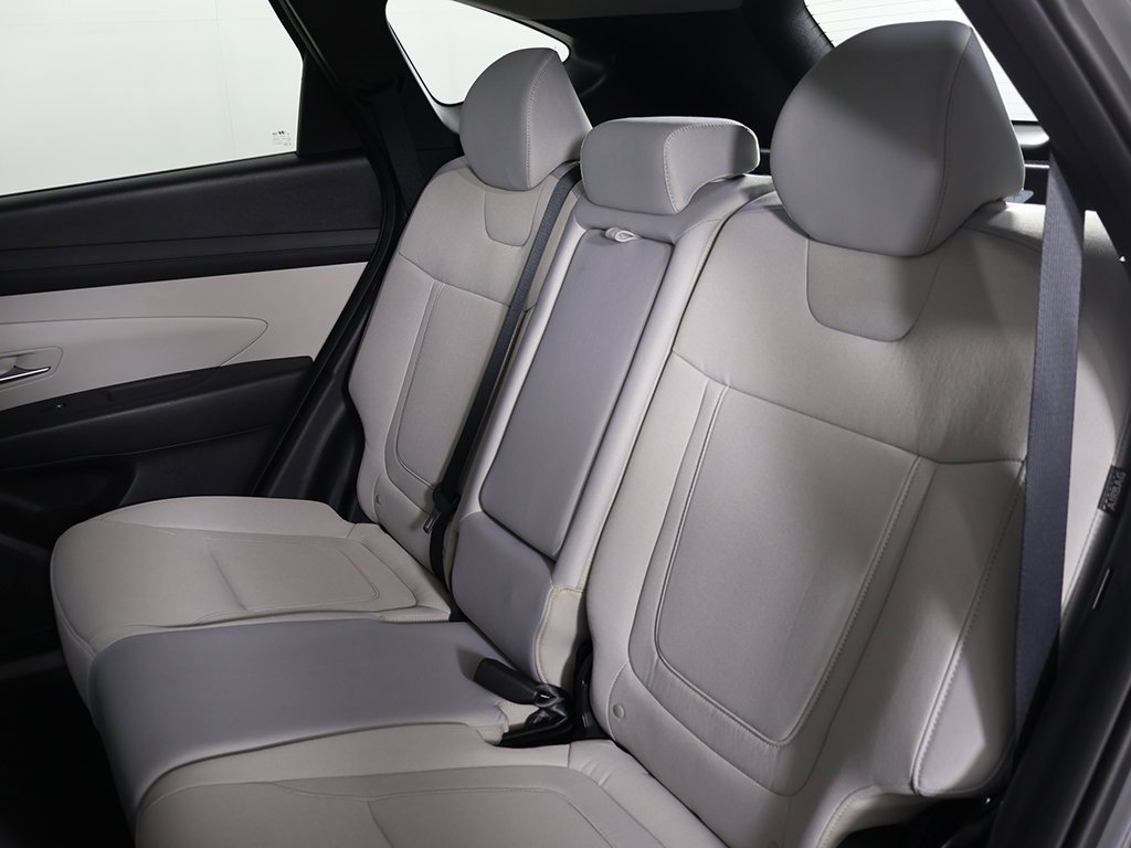 Certified 2025 Hyundai Tucson SE image 27
