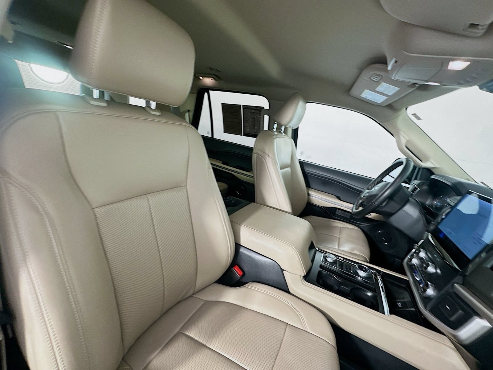 Used 2022 Ford Expedition XLT AWD/4WD image 29