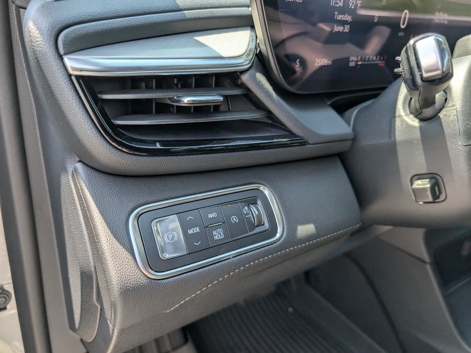 Certified 2025 Buick Enclave Avenir w/ Super Cruise Package AWD/4WD image 27
