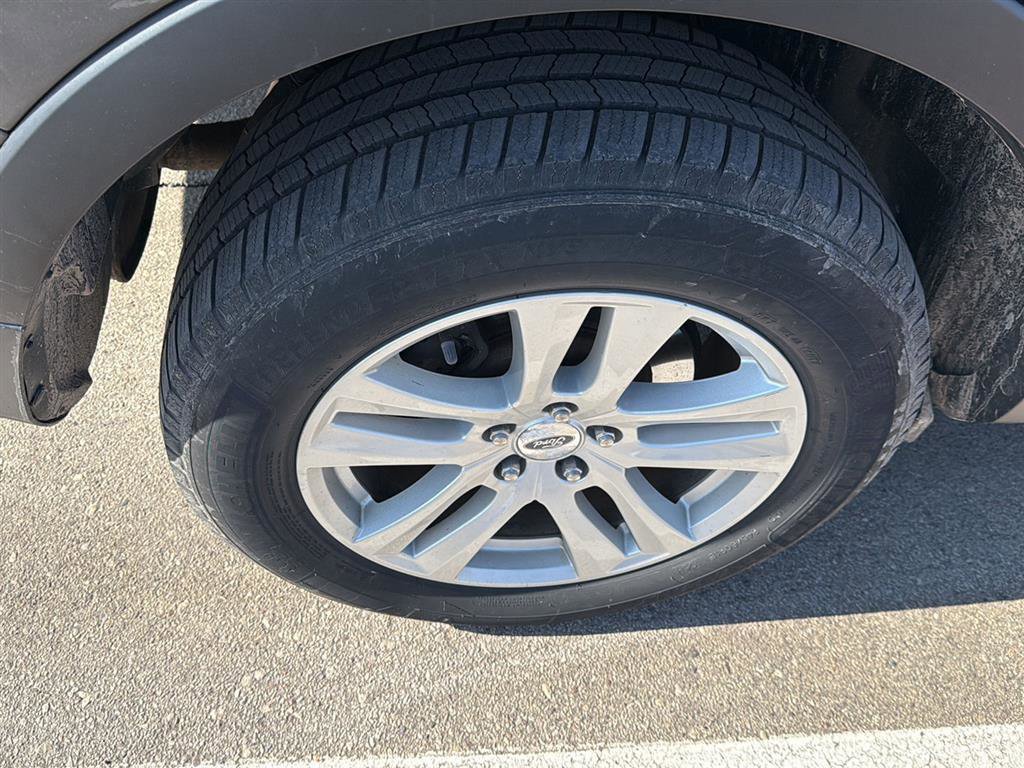 Used 2018 Ford Explorer XLT image 13