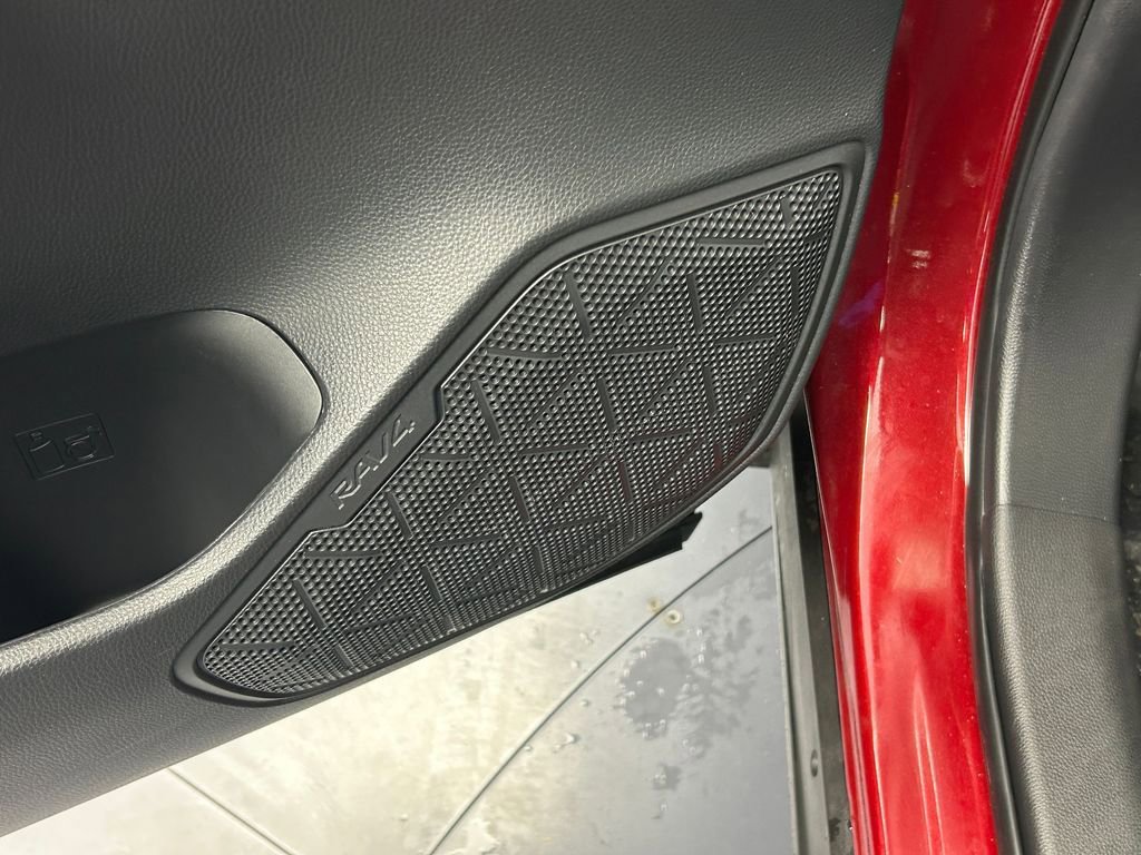 Used 2025 Toyota RAV4 XLE image 16