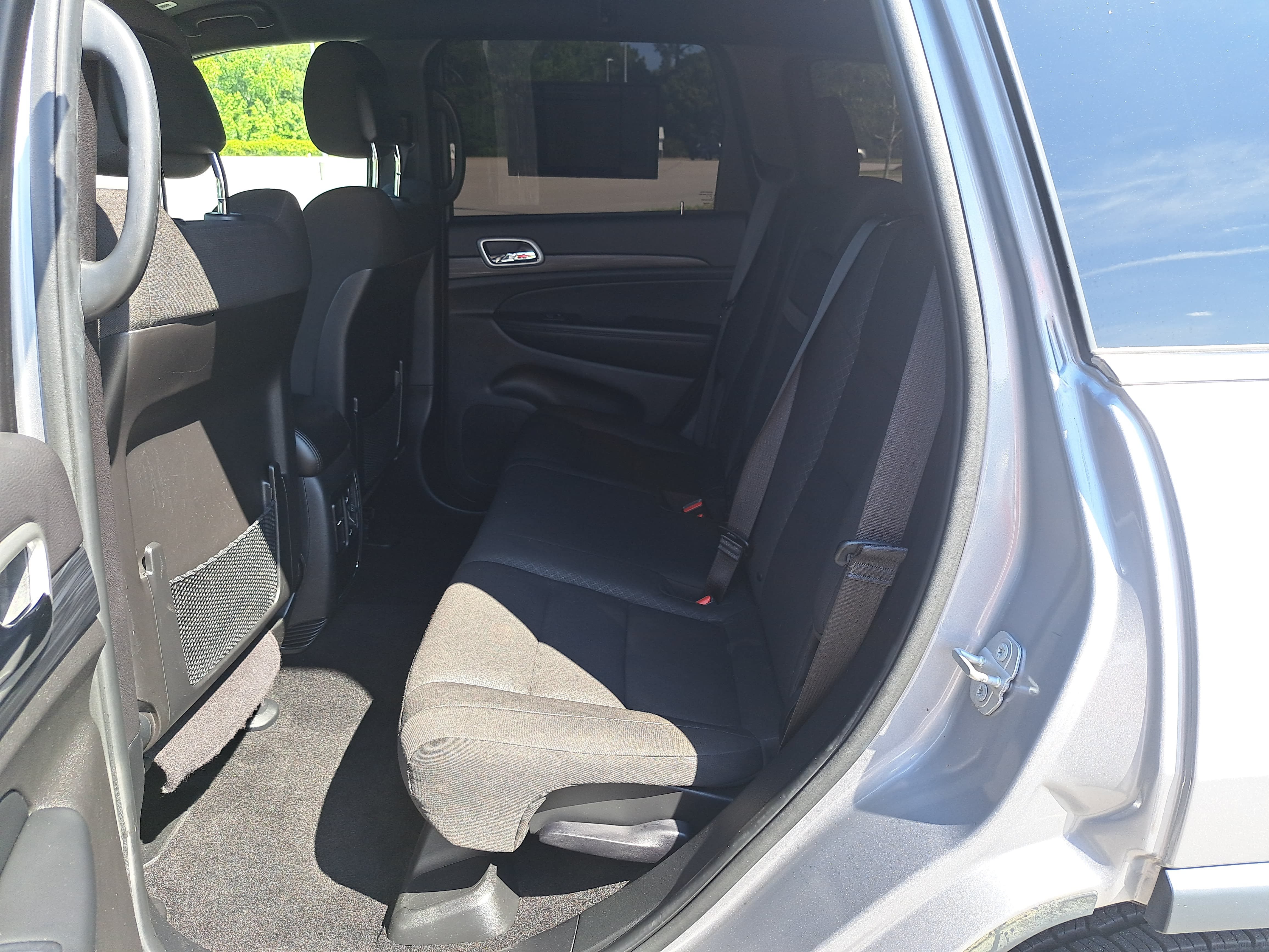 Used 2021 Jeep Grand Cherokee Laredo RWD image 14