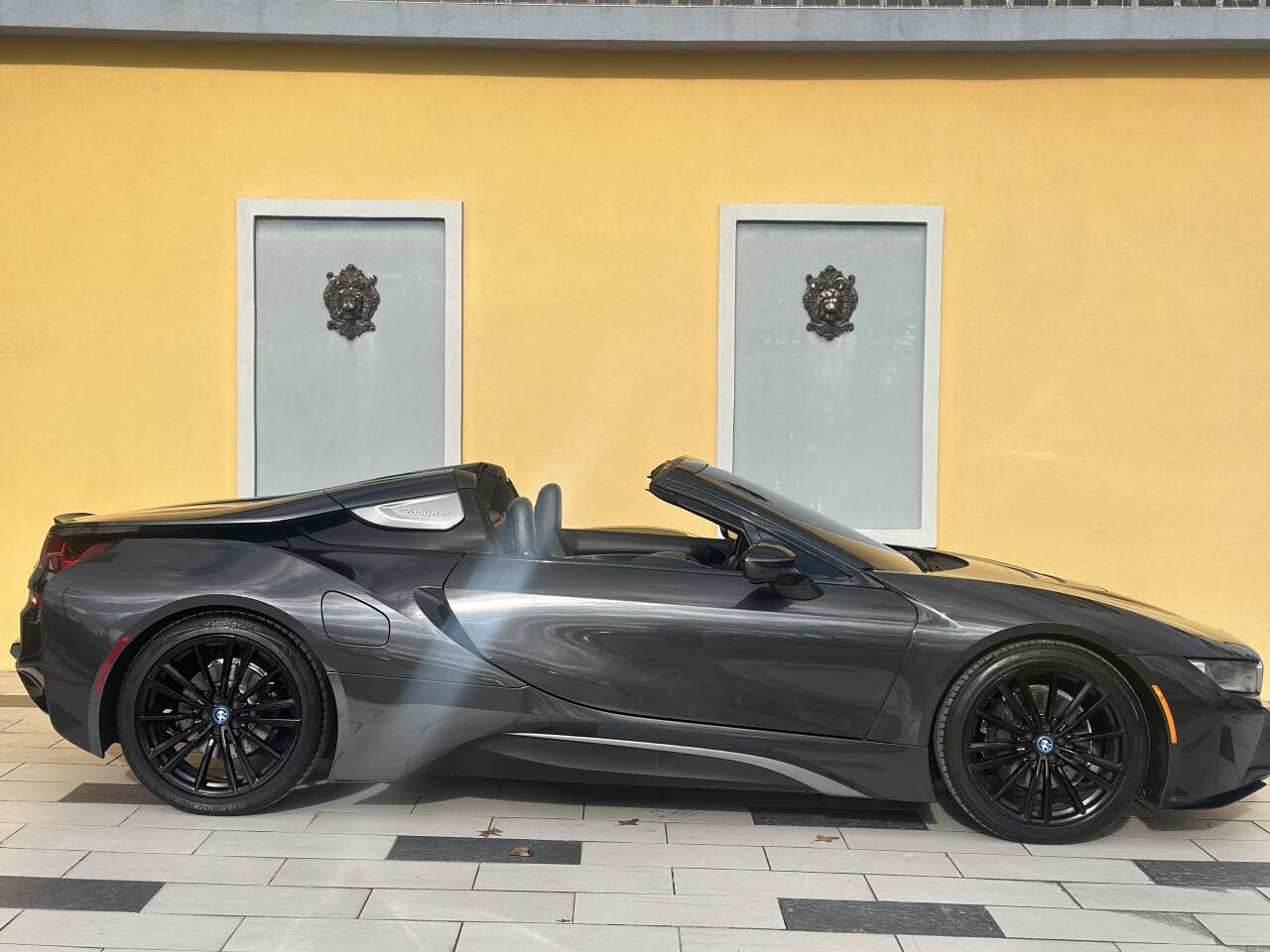 Used 2019 BMW i8 Roadster AWD/4WD image 28