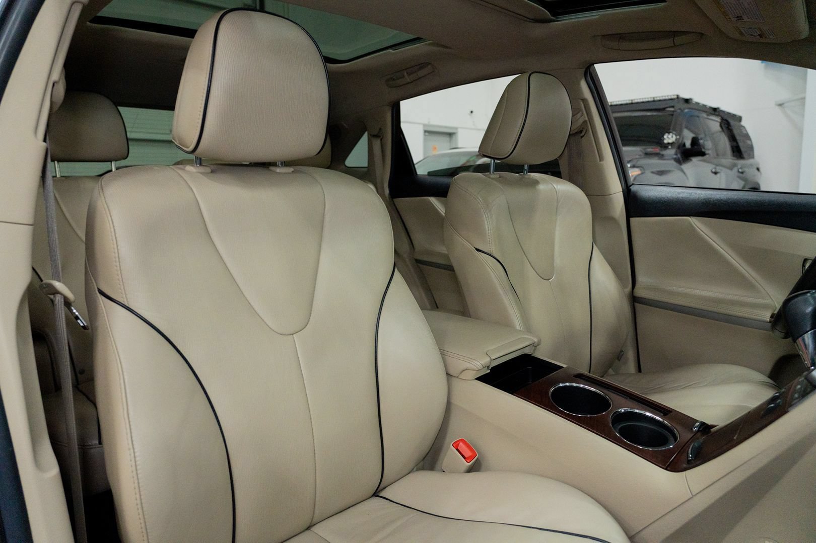 Used 2011 Toyota Venza AWD w/ Premium Pkg #2 image 30