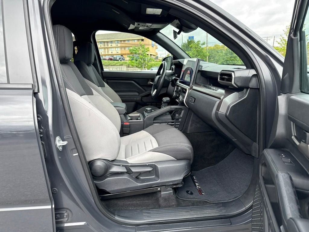 Certified 2024 Toyota Tacoma TRD Off-Road AWD/4WD image 7