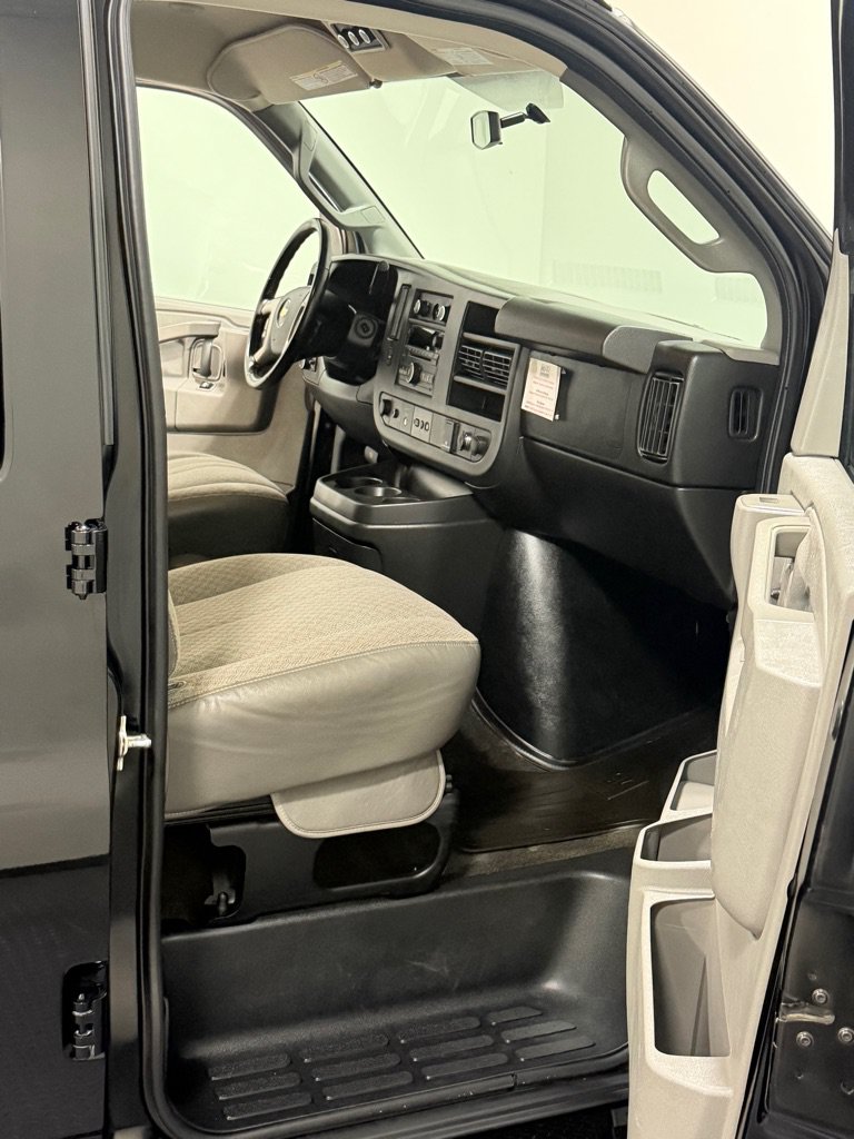 Used 2016 Chevrolet Express 3500 LT w/ LT Preferred Equipment Group RWD image 11