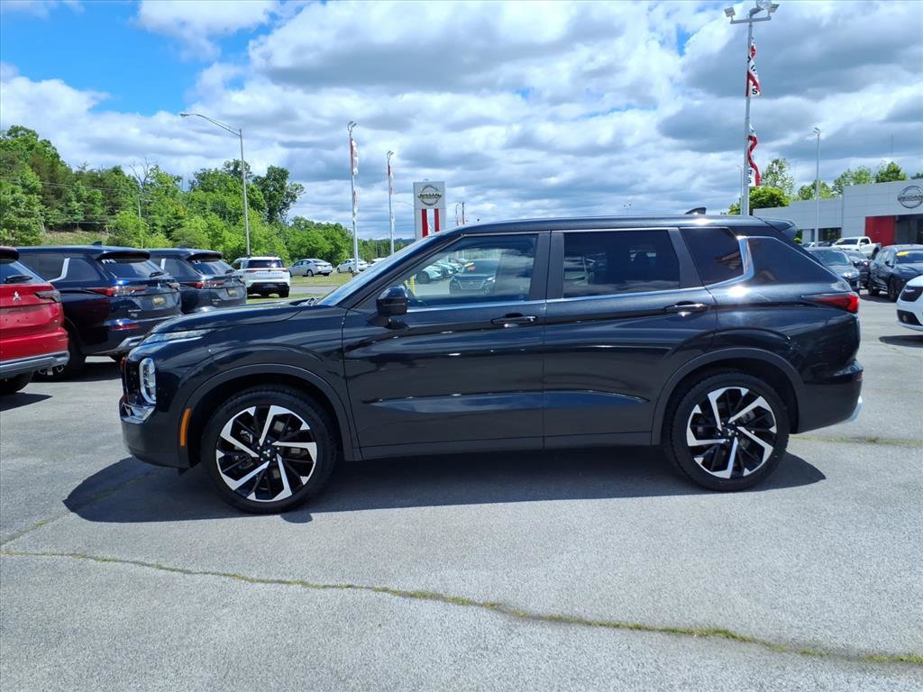 Used 2024 Mitsubishi Outlander SE AWD/4WD image 2