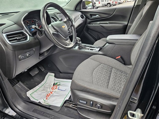Used 2022 Chevrolet Equinox LT w/ Driver Convenience Package image 9