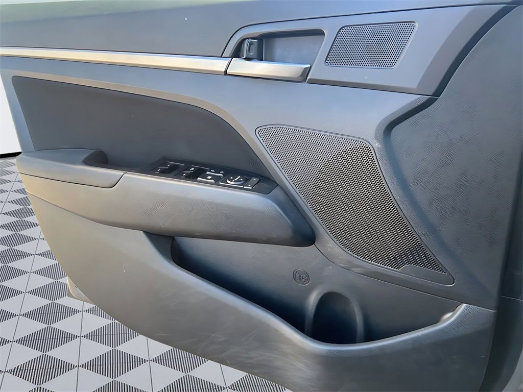 Used 2020 Hyundai Elantra Value Edition w/ Cargo Package (C1) image 19