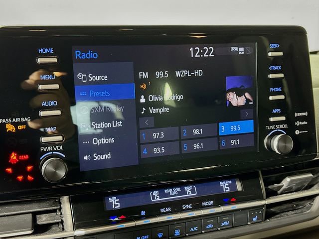 Used 2022 Toyota Sienna XLE image 15