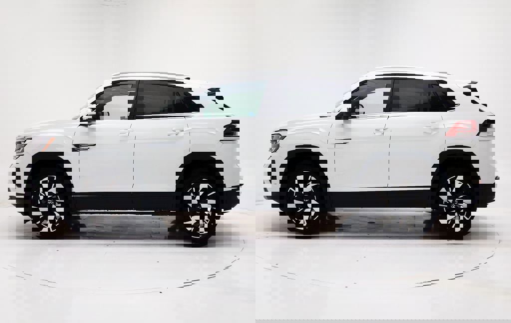 Used 2025 Volkswagen Atlas Cross Sport SE image 6