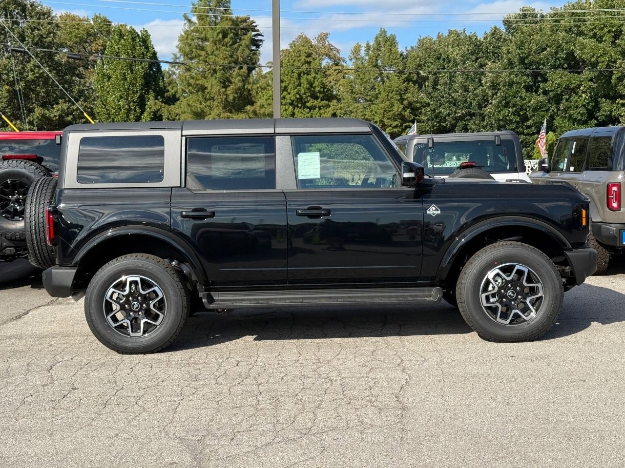 New 2025 Ford Bronco Outer Banks image 2