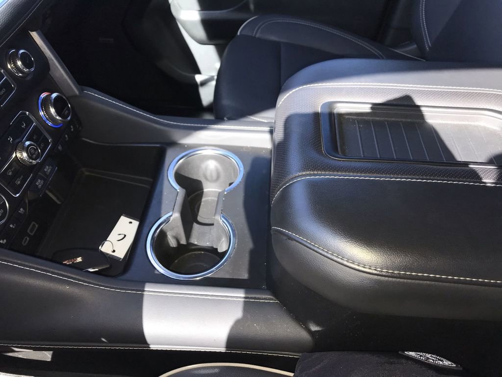 Used 2024 GMC Yukon XL SLT w/ SLT Luxury Package image 21