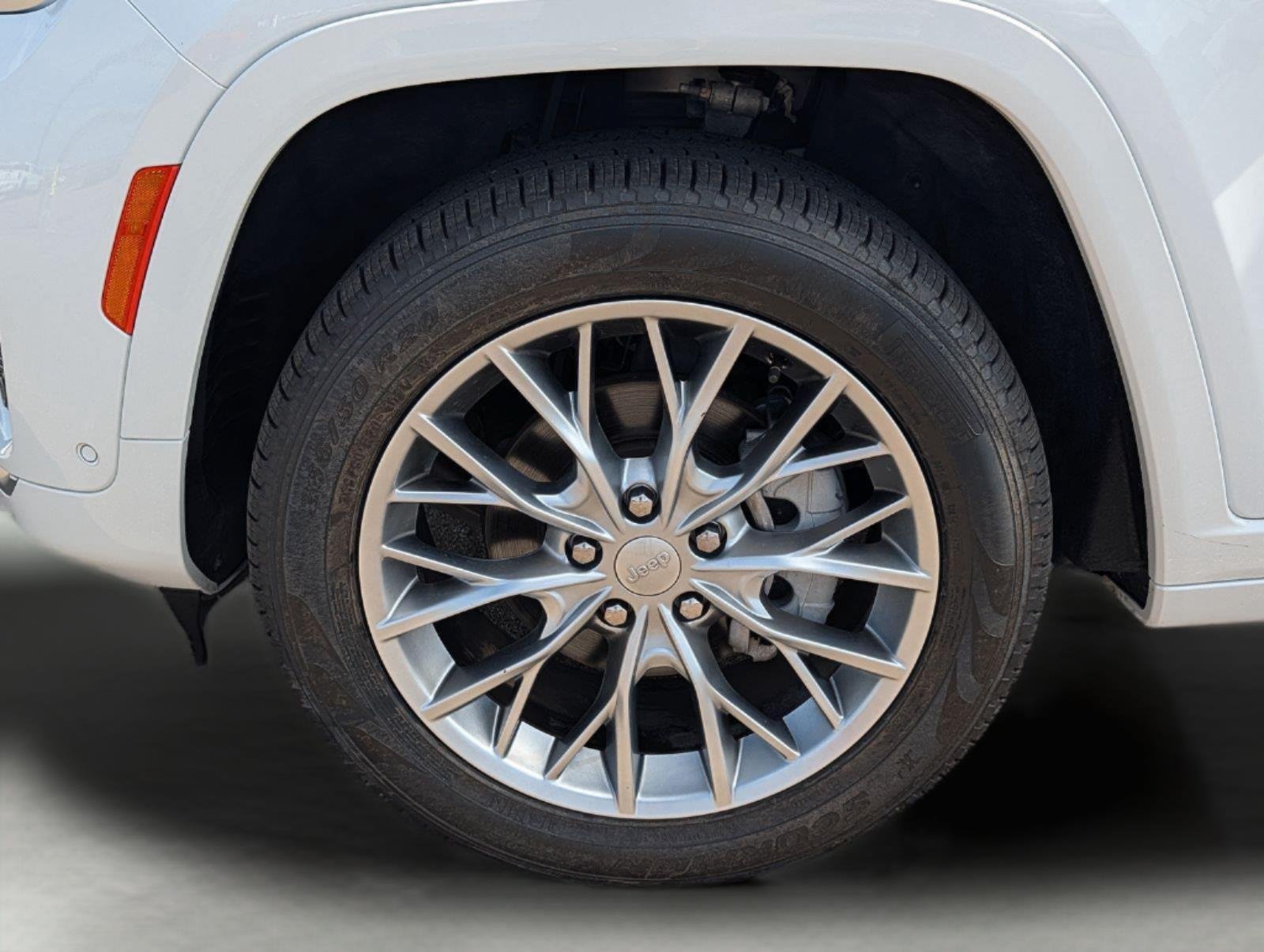 Used 2025 Jeep Grand Cherokee Summit AWD/4WD image 30