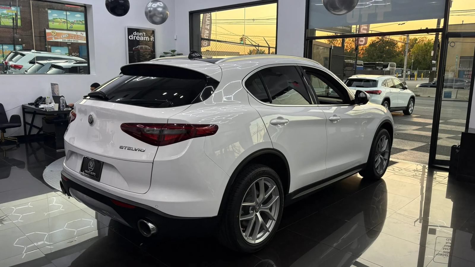 Used 2018 Alfa Romeo Stelvio Ti AWD/4WD image 8