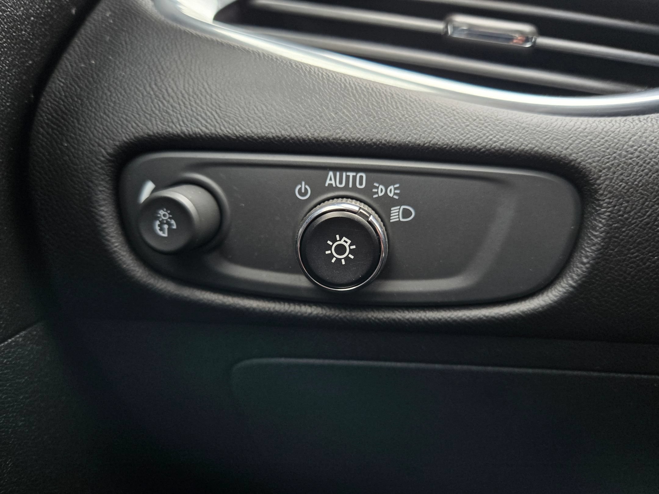Used 2016 Chevrolet Malibu LT FWD image 26