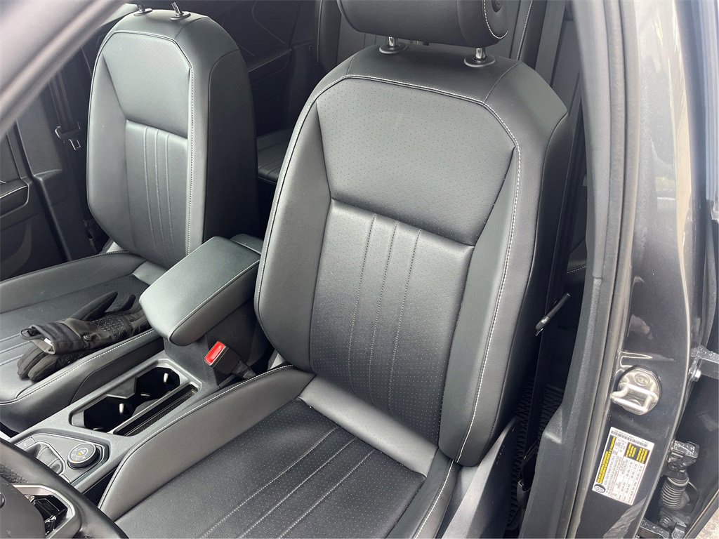Used 2024 Volkswagen Tiguan SE R-Line image 40
