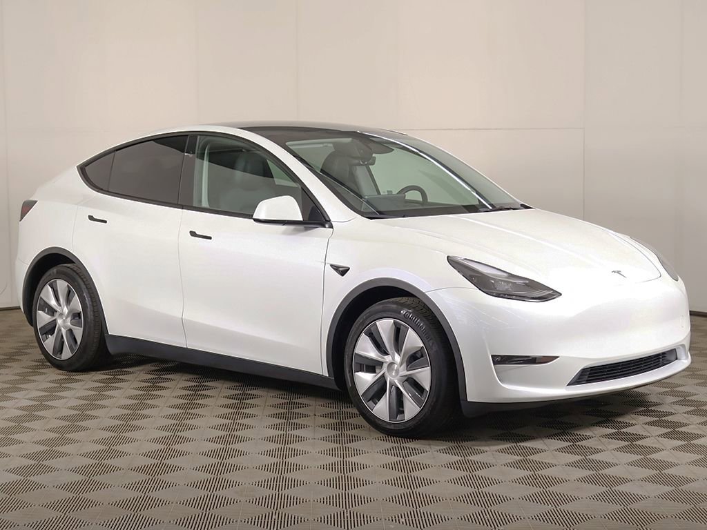 Used 2024 Tesla Model Y Long Range AWD/4WD image 2