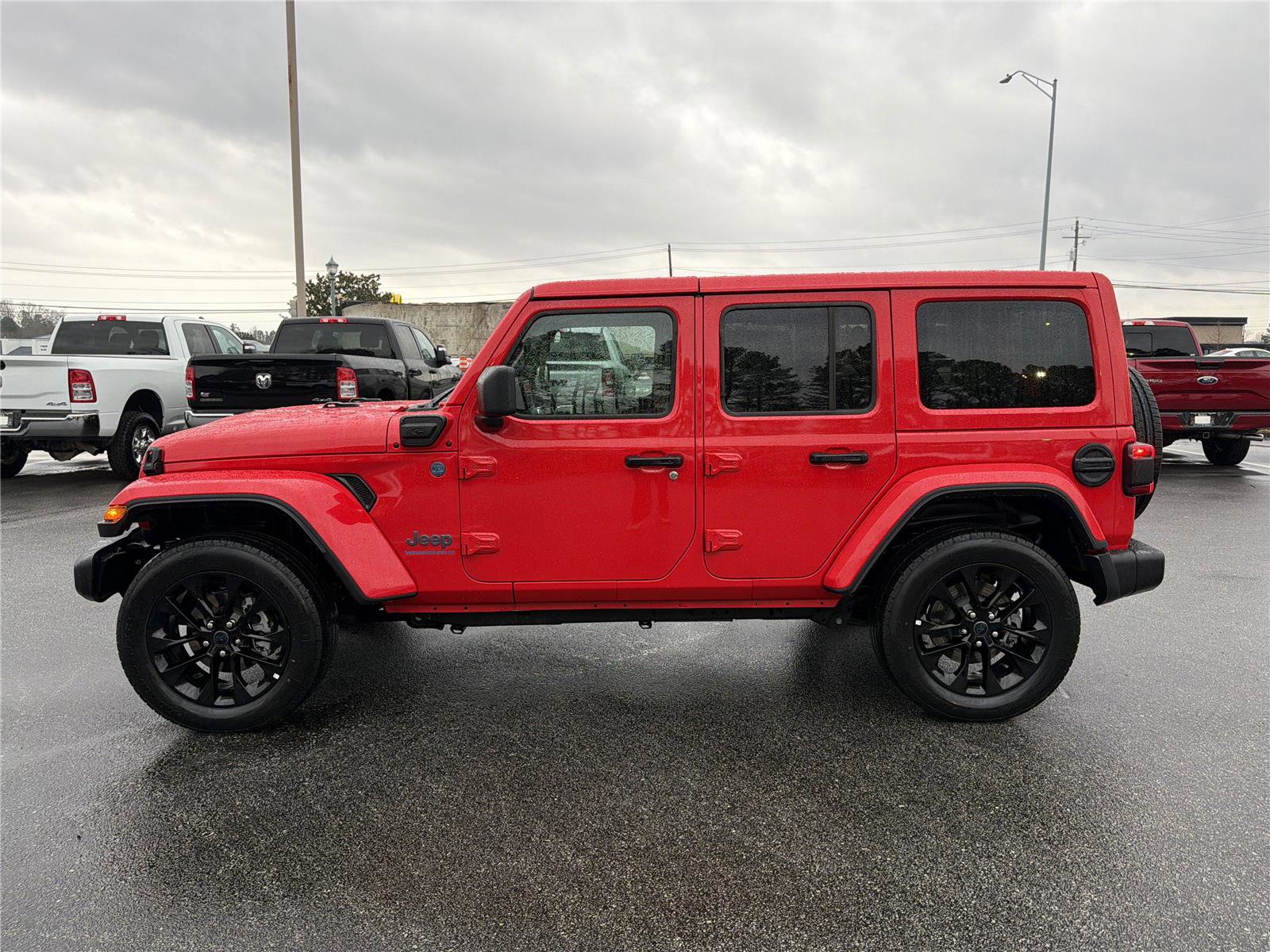 Used 2025 Jeep Wrangler Sahara w/ Safety Group image 9