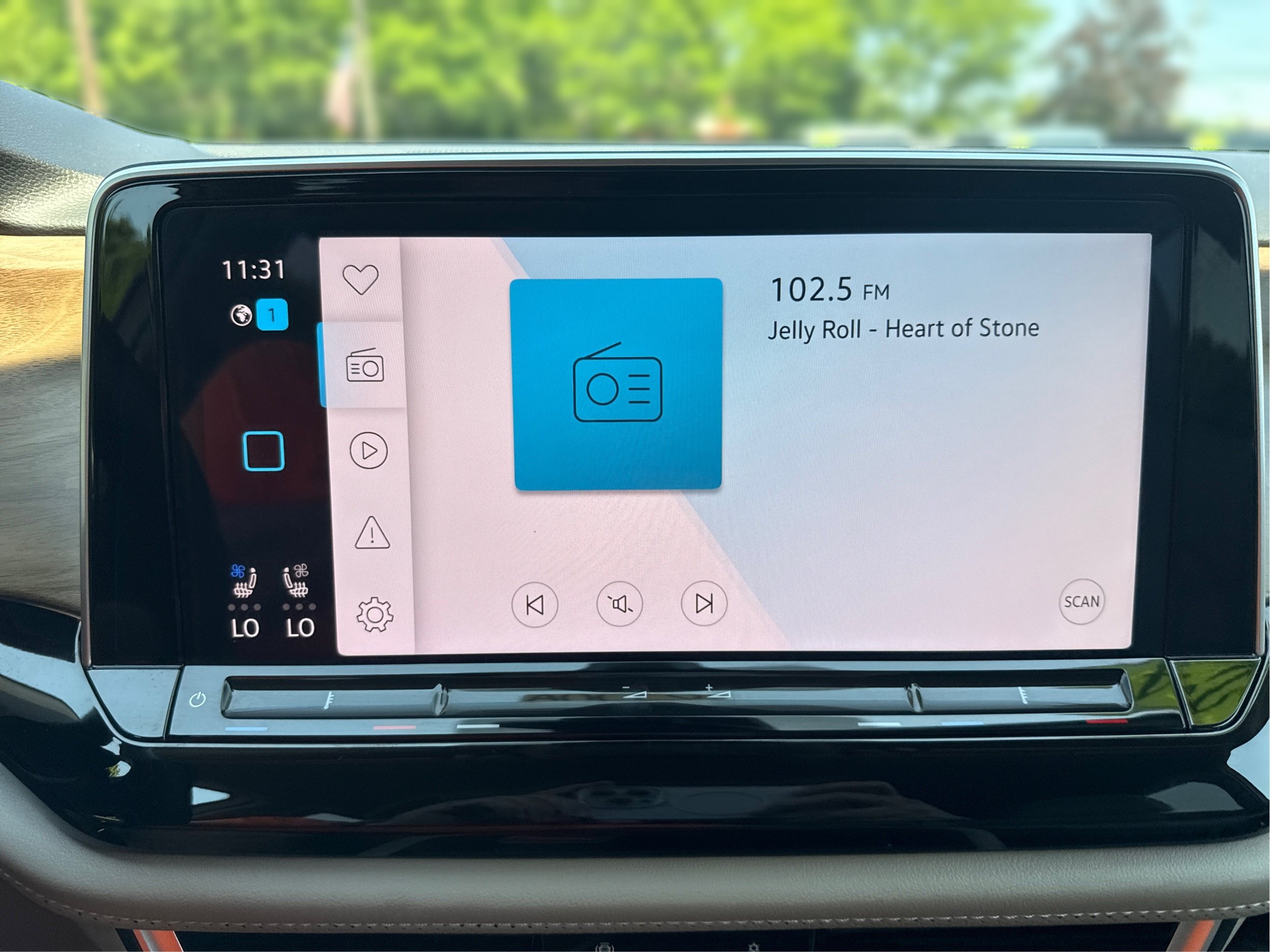 Used 2024 Volkswagen Atlas SE AWD/4WD image 17