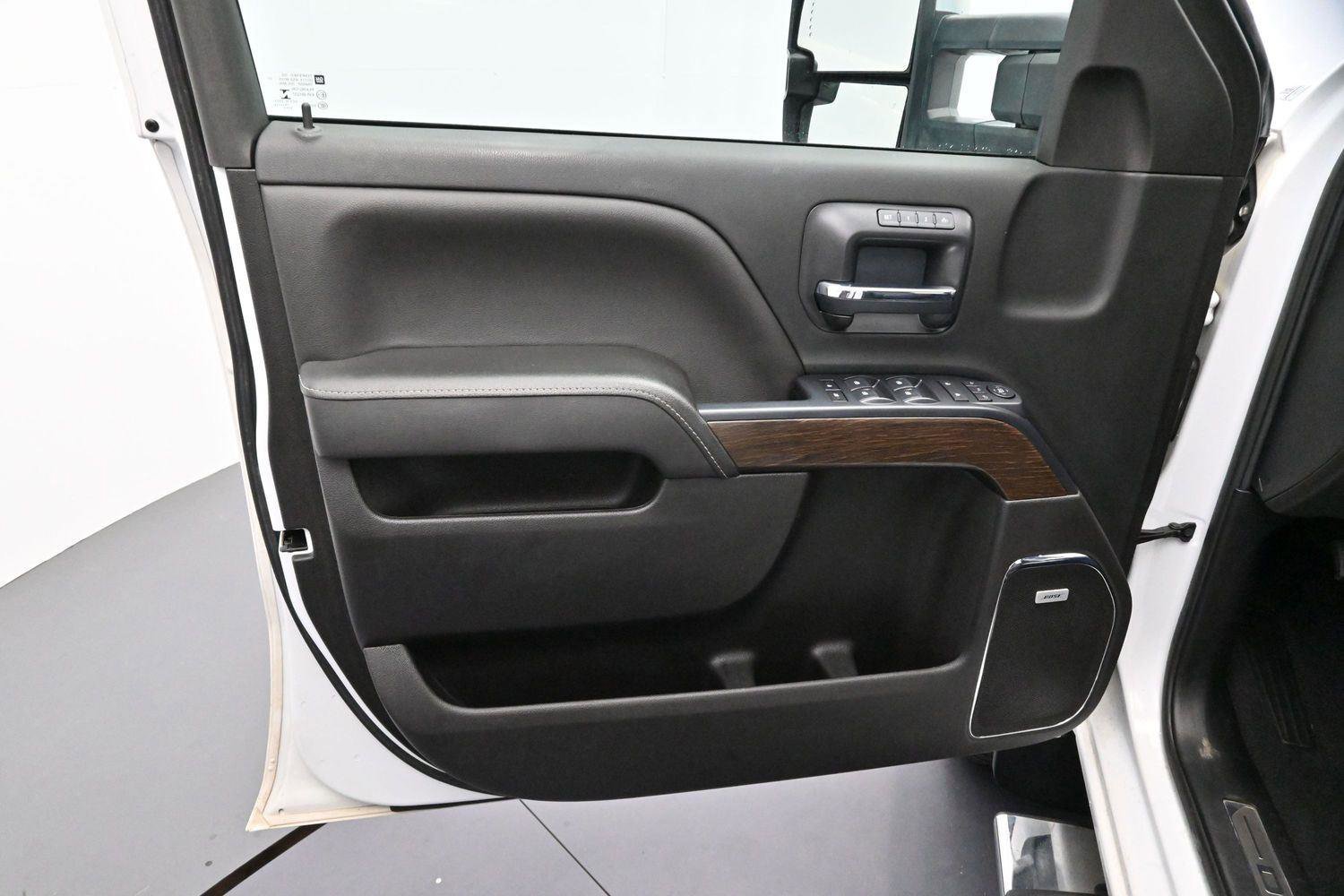 Used 2019 GMC Sierra 2500 Denali w/ Duramax Plus Package AWD/4WD image 9