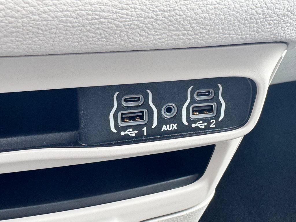 Used 2023 Chrysler Pacifica Touring-L AWD/4WD image 25
