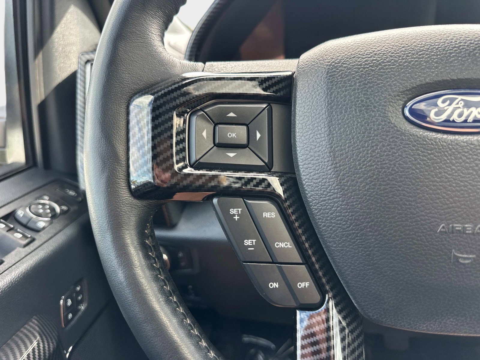 Used 2022 Ford F350 Lariat w/ Lariat Ultimate Package AWD/4WD image 31