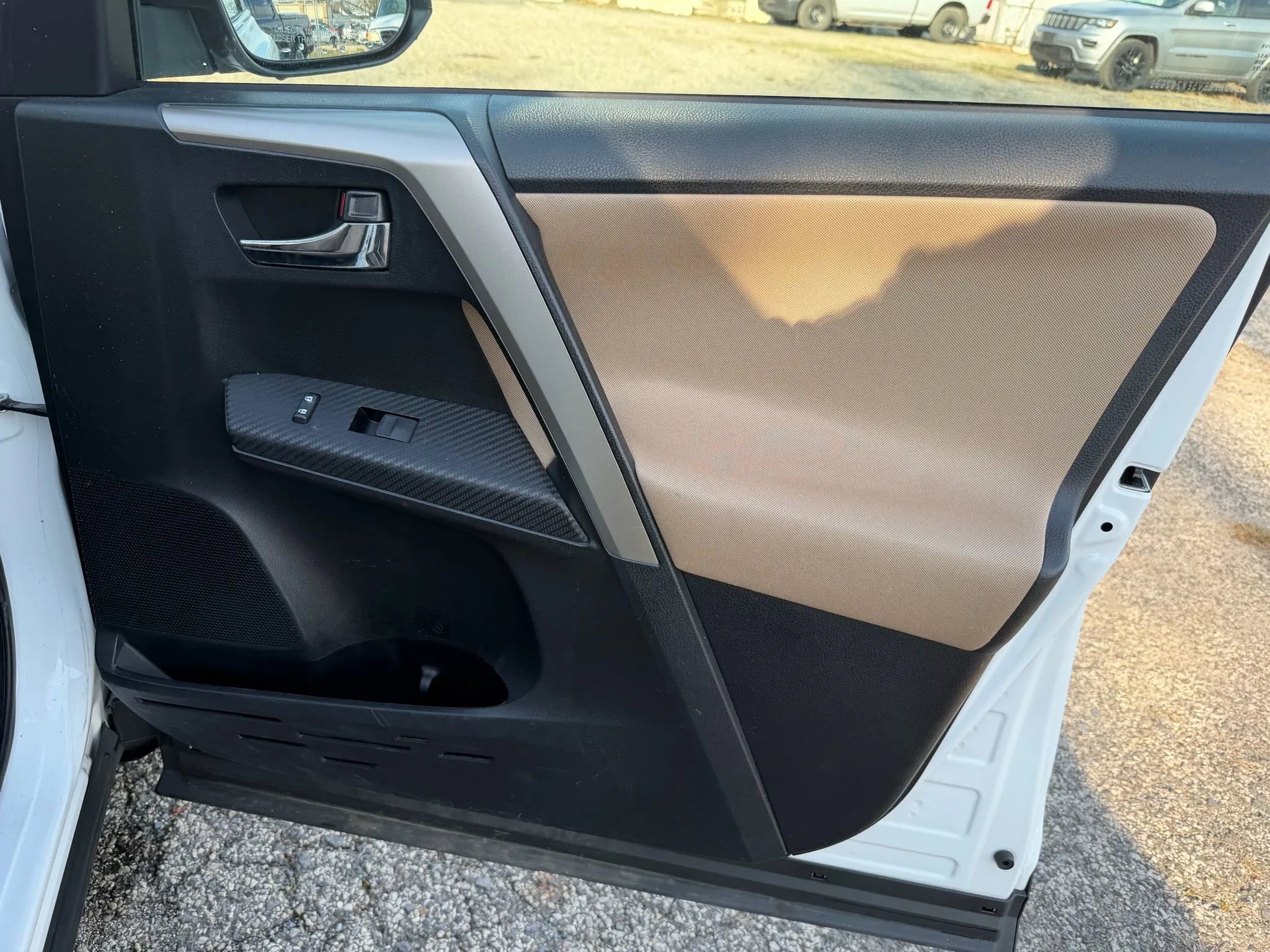 Used 2015 Toyota RAV4 XLE image 25