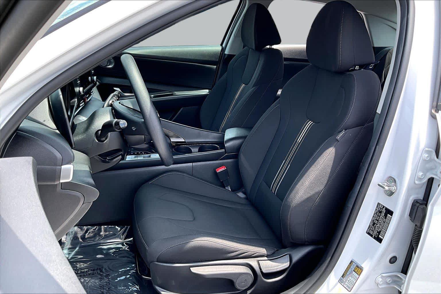 Used 2022 Hyundai Elantra Blue FWD image 8