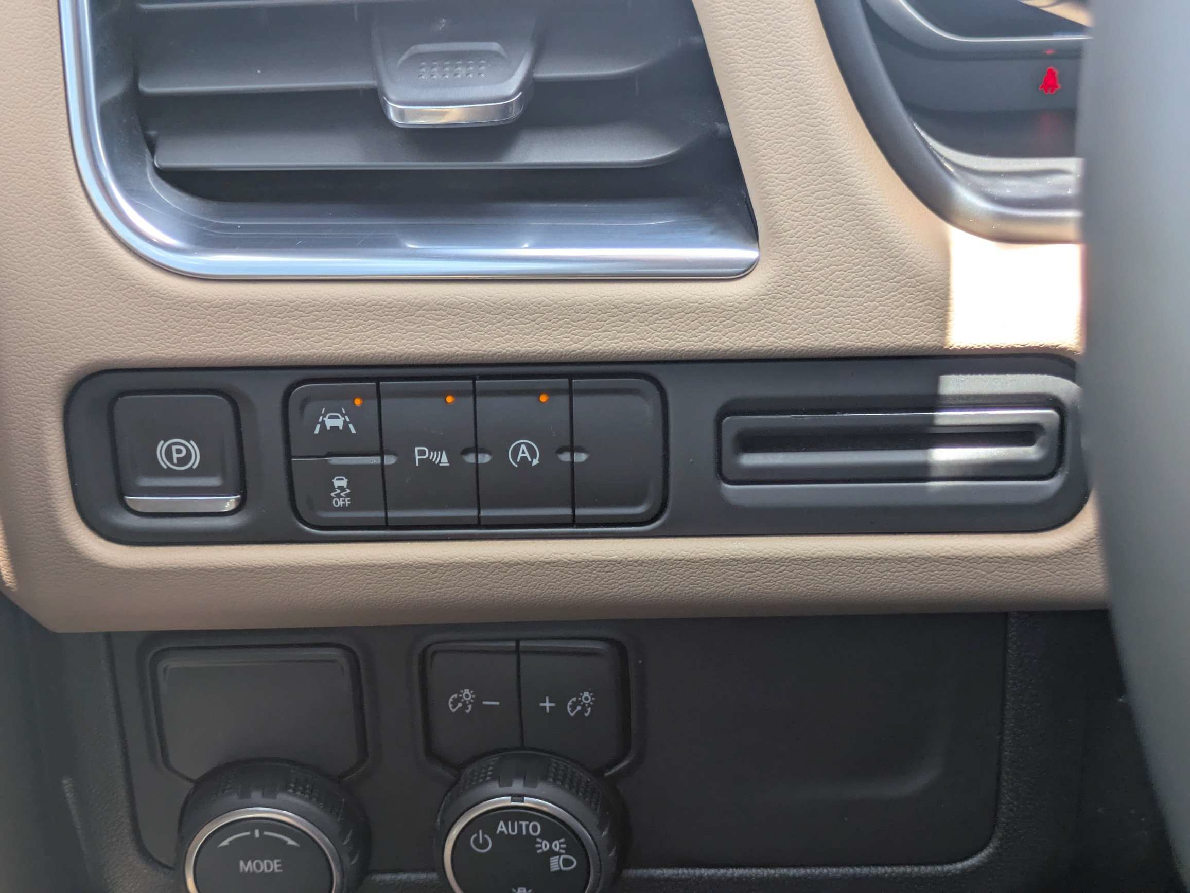 Used 2024 Chevrolet Tahoe Premier RWD image 17