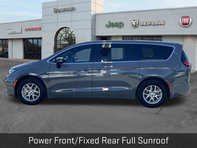 Used 2025 Chrysler Pacifica Select FWD image 4