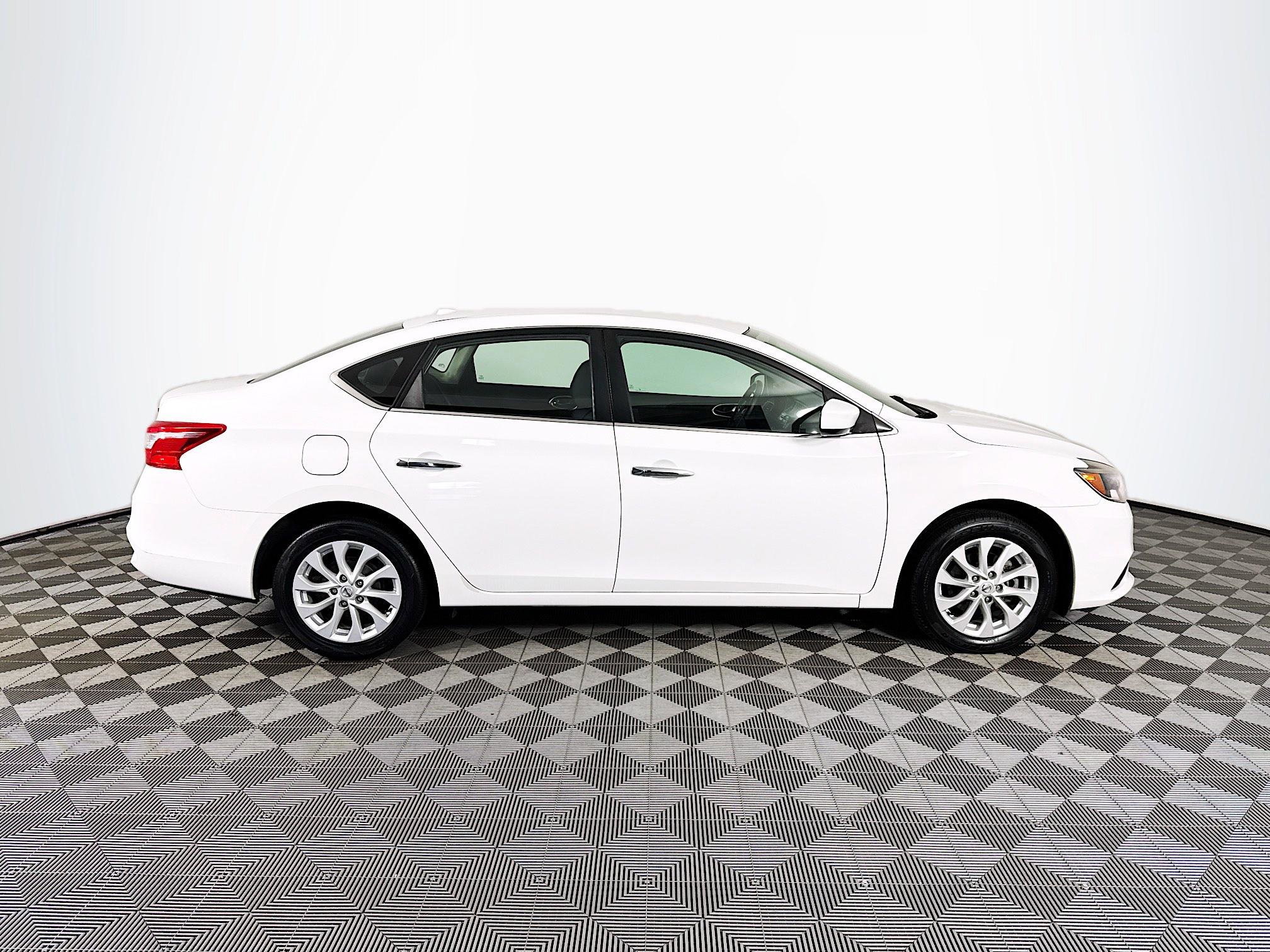 Used 2018 Nissan Sentra SV image 4