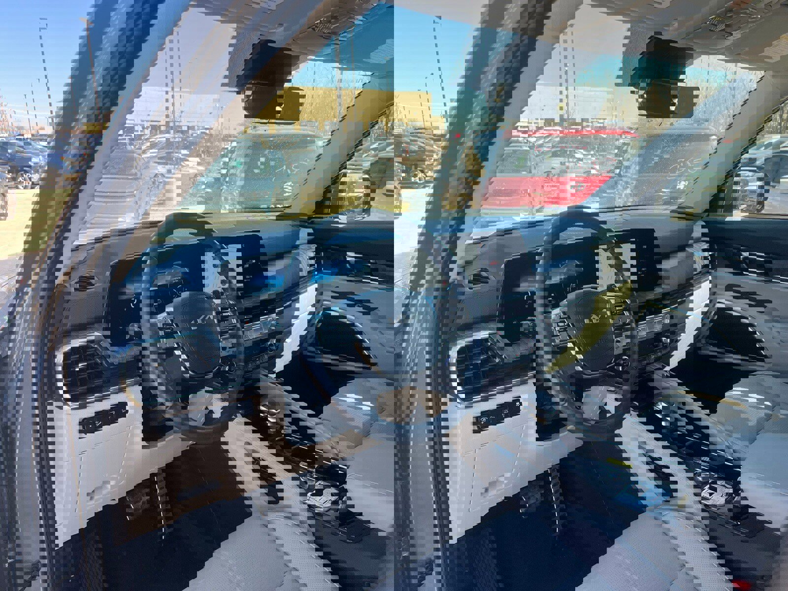 Used 2025 Kia Telluride SX w/ SX Captain's Chair Package image 26