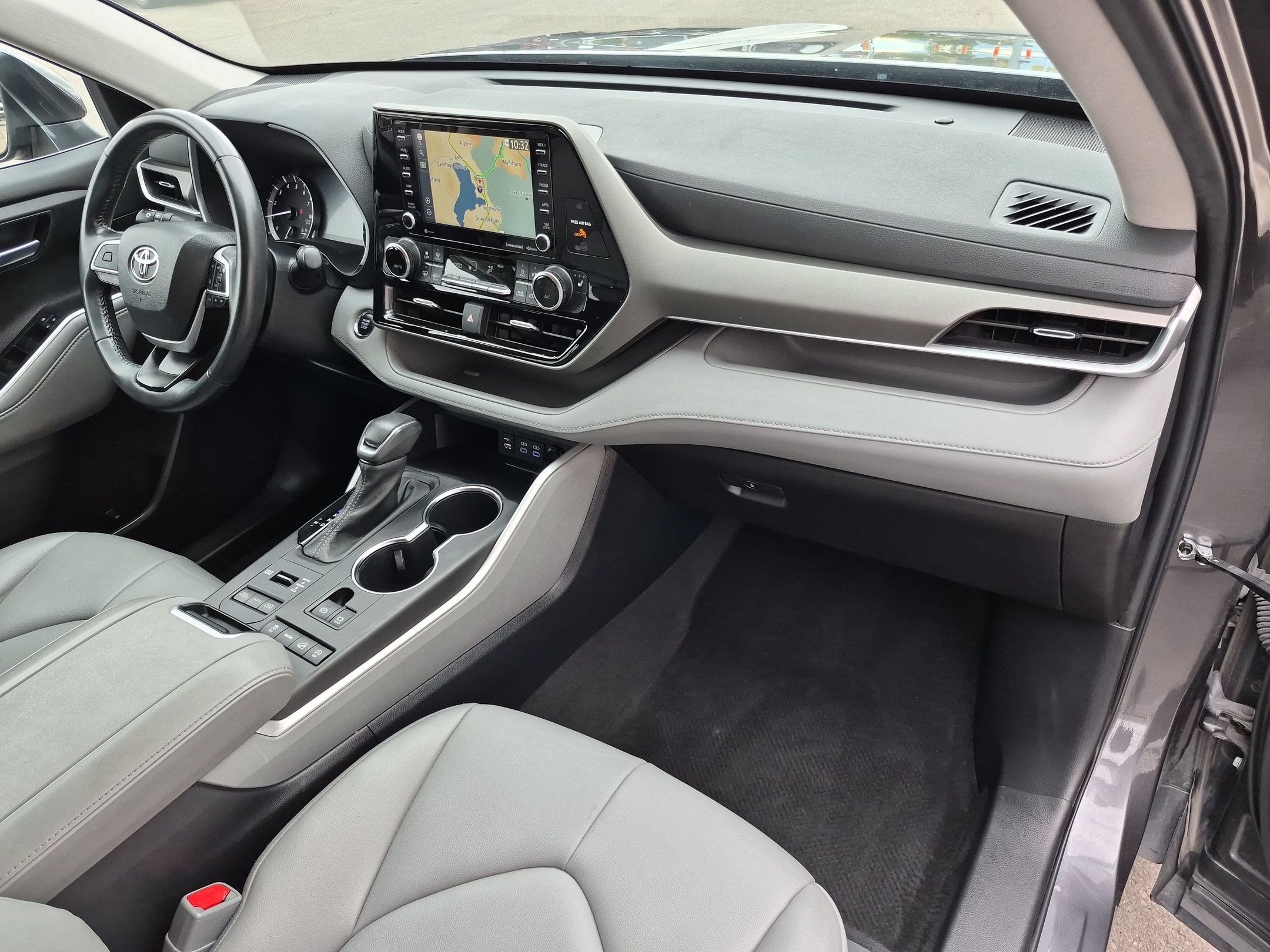 Used 2022 Toyota Highlander XLE AWD/4WD image 35