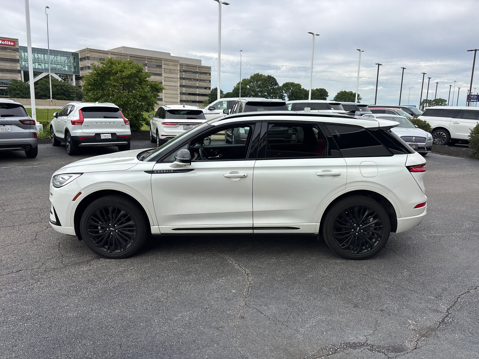 Used 2024 Lincoln Corsair Reserve w/ Equipment Group 201A AWD/4WD image 4