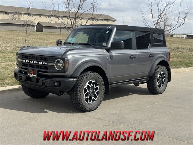 Used 2022 Ford Bronco Black Diamond image 1