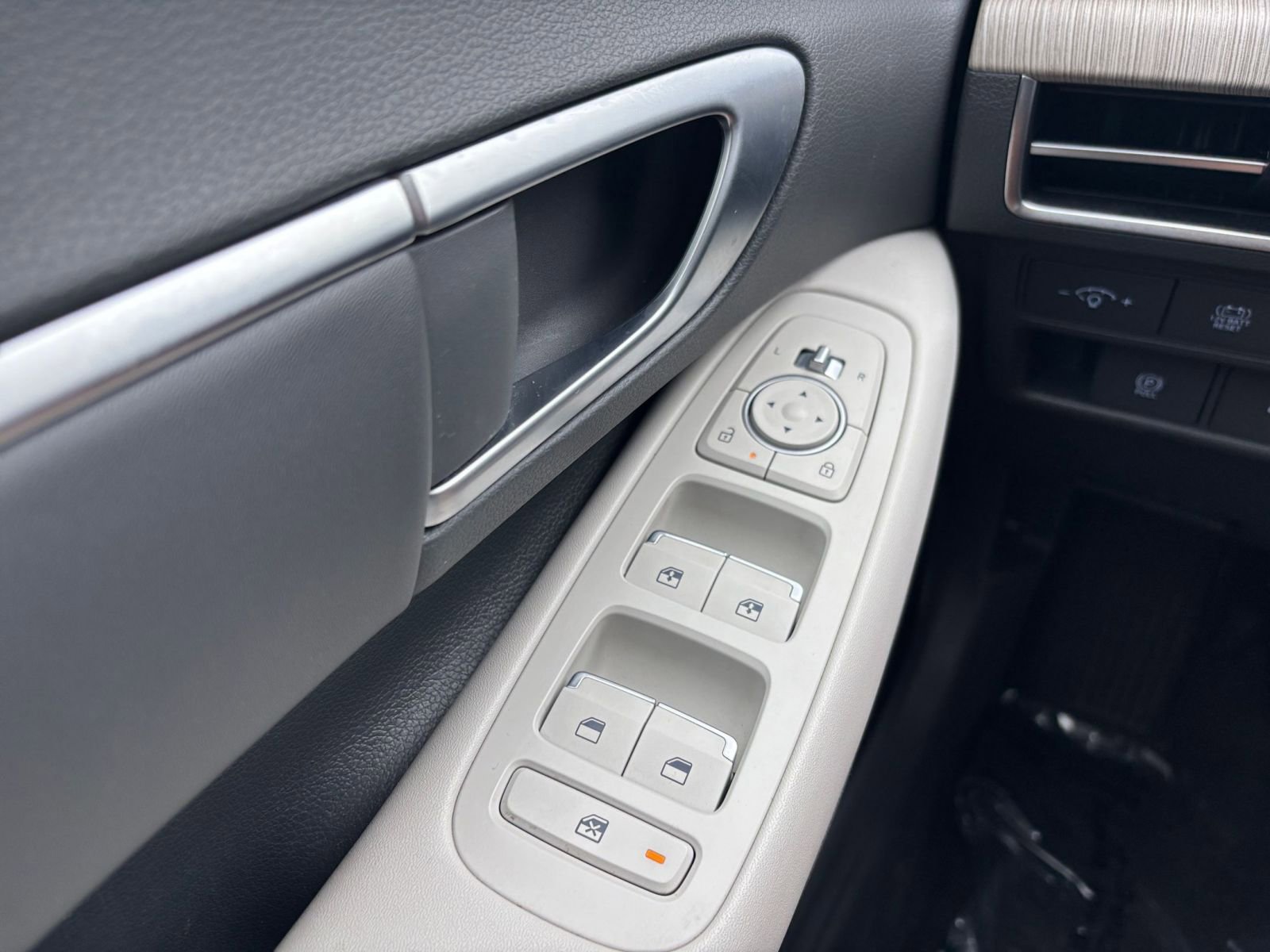 Used 2025 Hyundai Sonata SEL FWD image 18