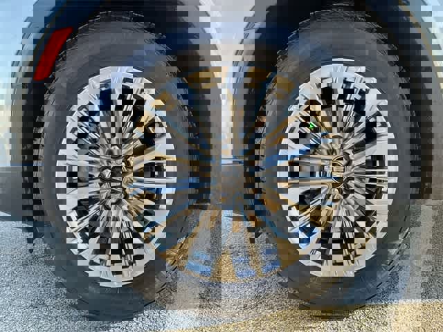 Used 2024 Cadillac XT4 Premium Luxury image 12