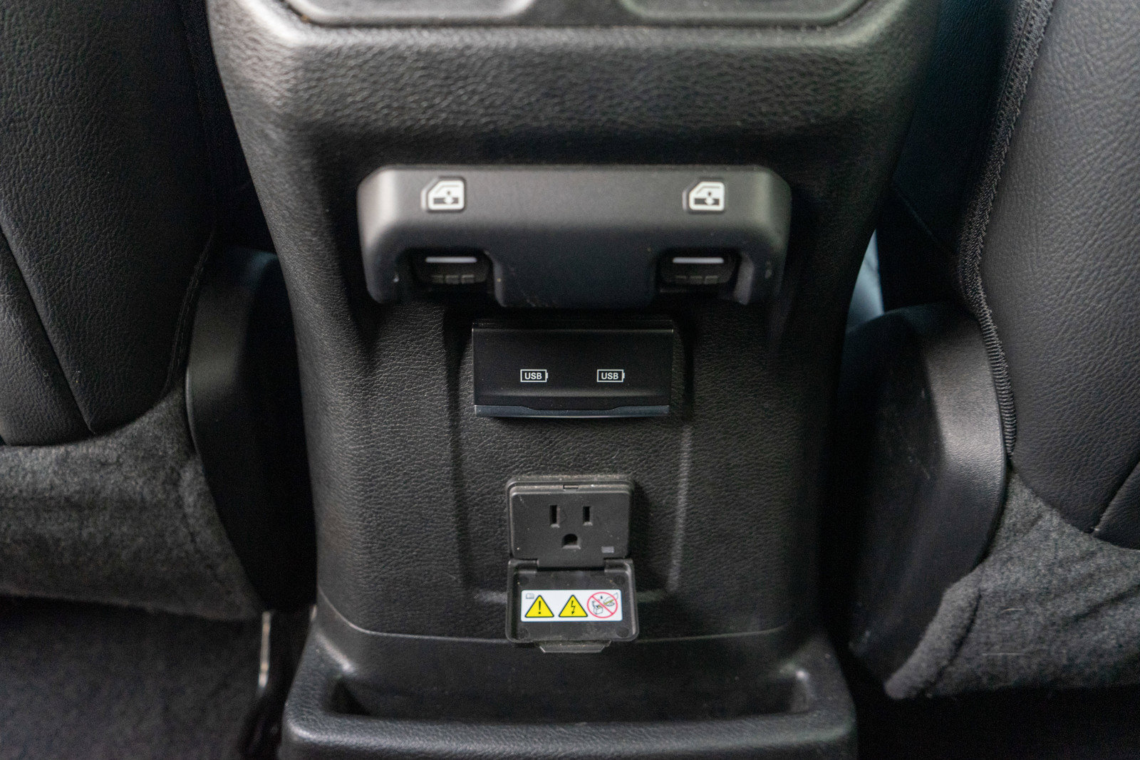 Used 2023 Jeep Wrangler Unlimited Sahara w/ Cold Weather Group AWD/4WD image 30