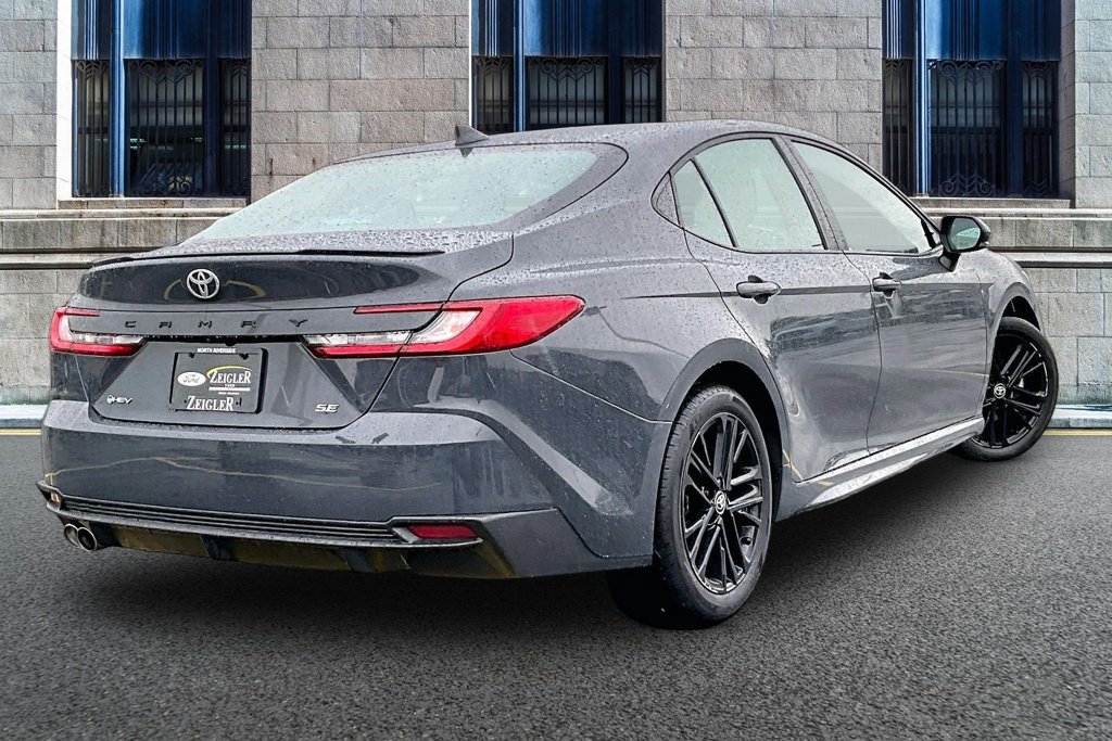 Used 2025 Toyota Camry SE FWD image 11