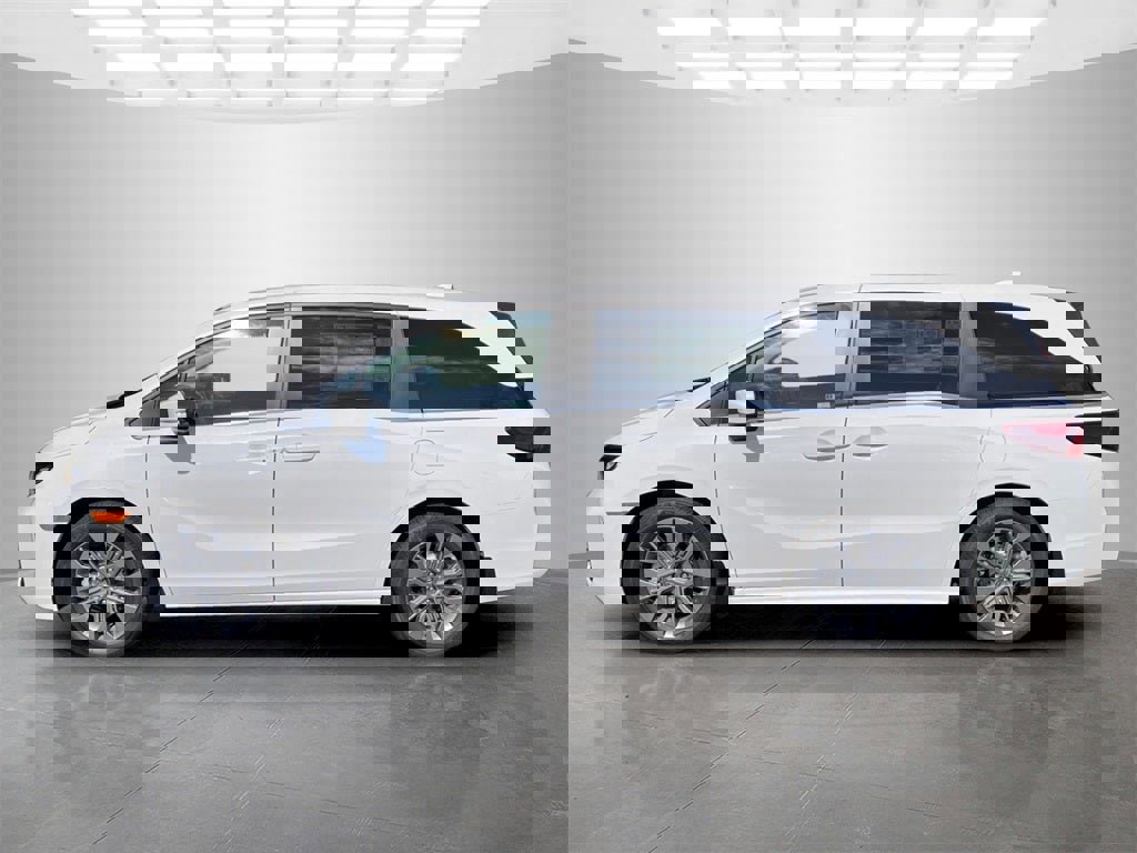 New 2026 Honda Odyssey Touring image 3