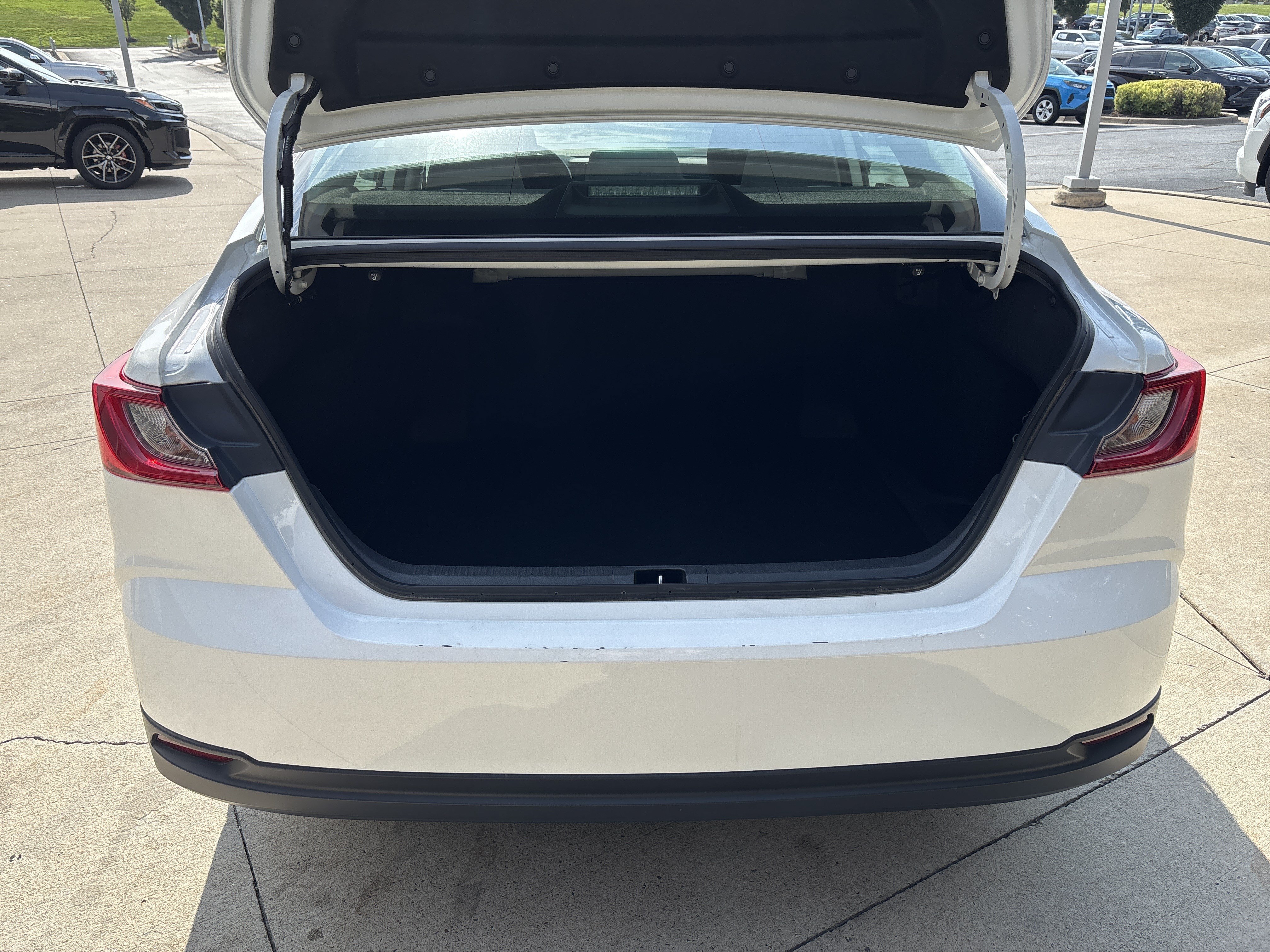 Used 2025 Toyota Camry Hybrid FWD image 31
