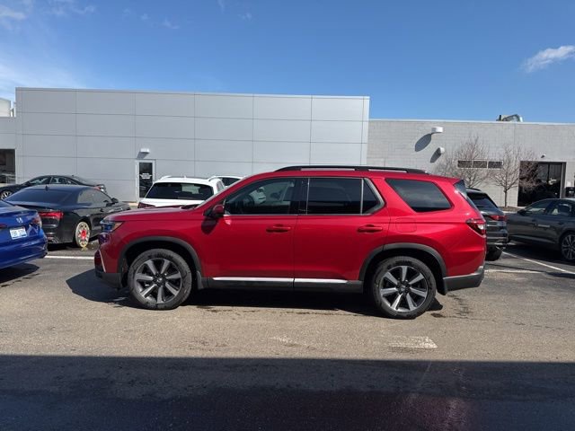 Used 2025 Honda Pilot Touring image 2