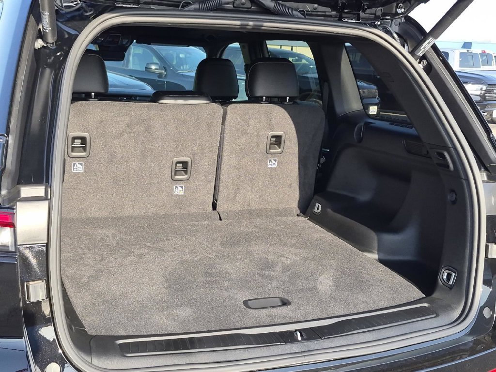 New 2026 Jeep Grand Cherokee Altitude RWD image 11