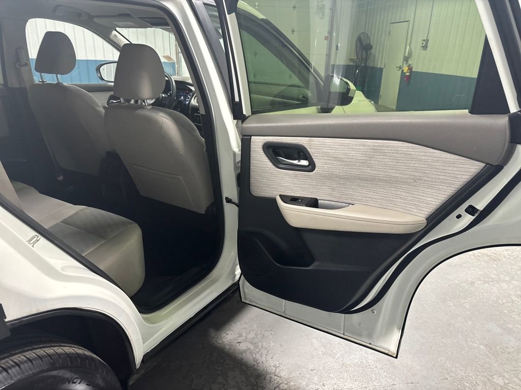 Used 2023 Nissan Rogue SV image 44