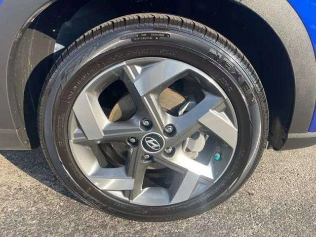 Used 2025 Hyundai Venue SEL image 15