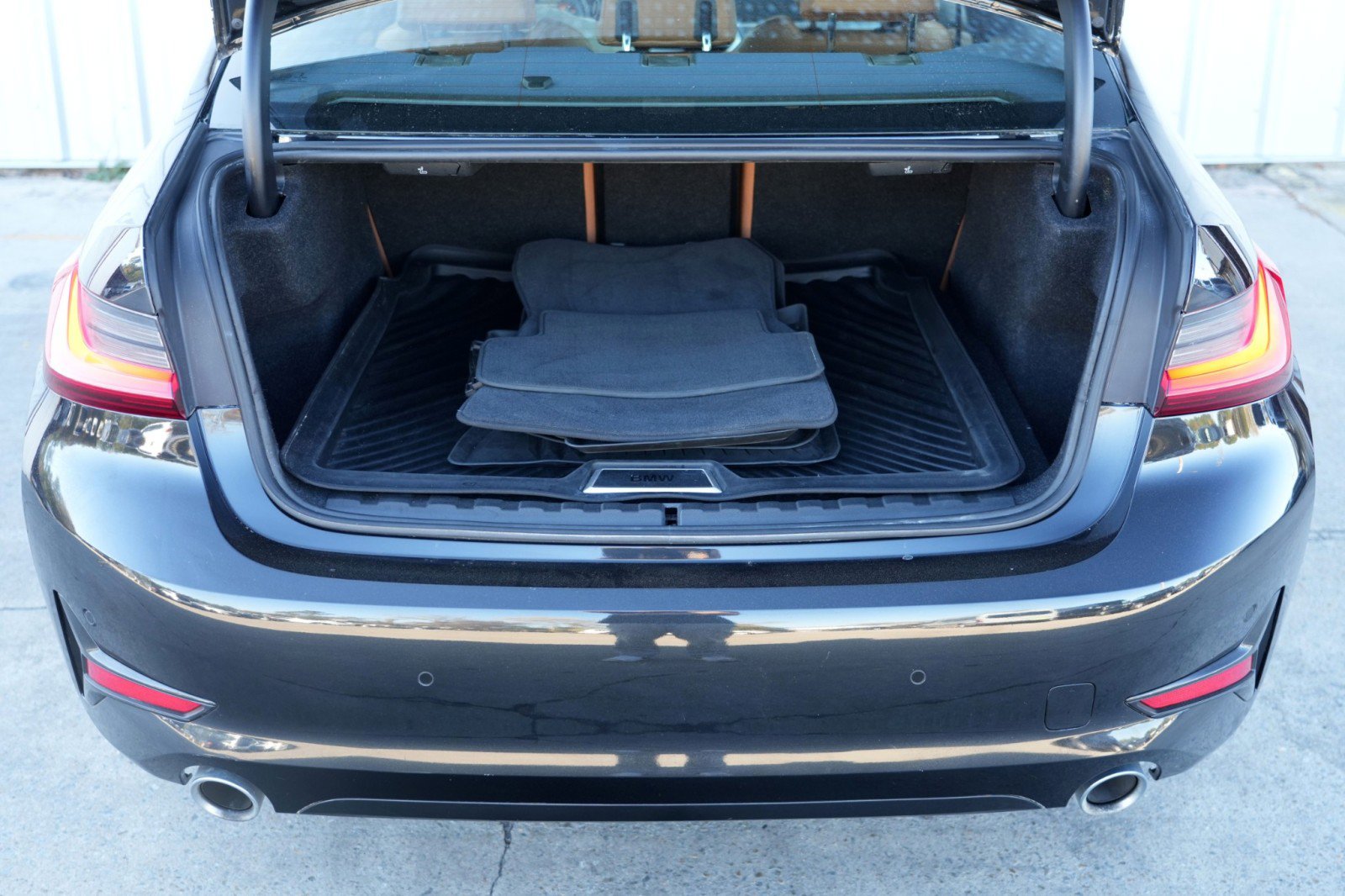 Used 2020 BMW 330i xDrive Sedan w/ Premium Package image 8