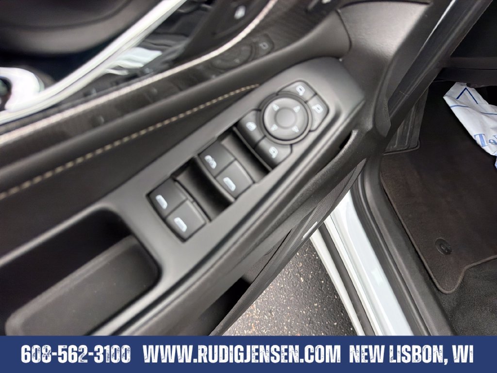 Used 2023 Chevrolet Traverse Premier AWD/4WD image 11