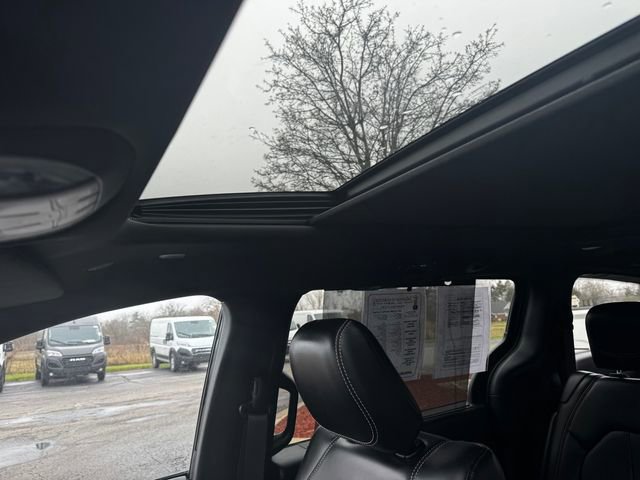 Used 2023 Chrysler Pacifica Touring-L w/ S Appearance Package image 37