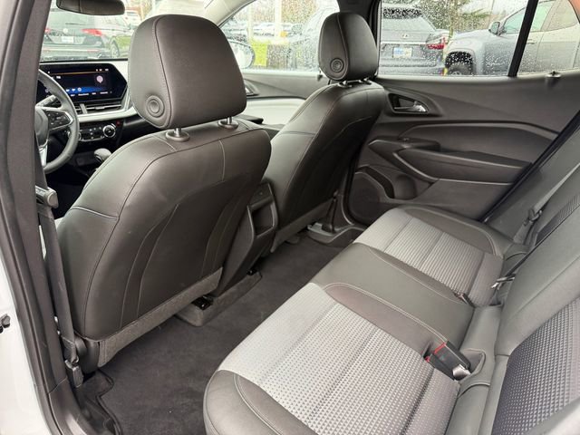 Used 2025 Chevrolet Trax LT w/ LT Convenience Package image 29